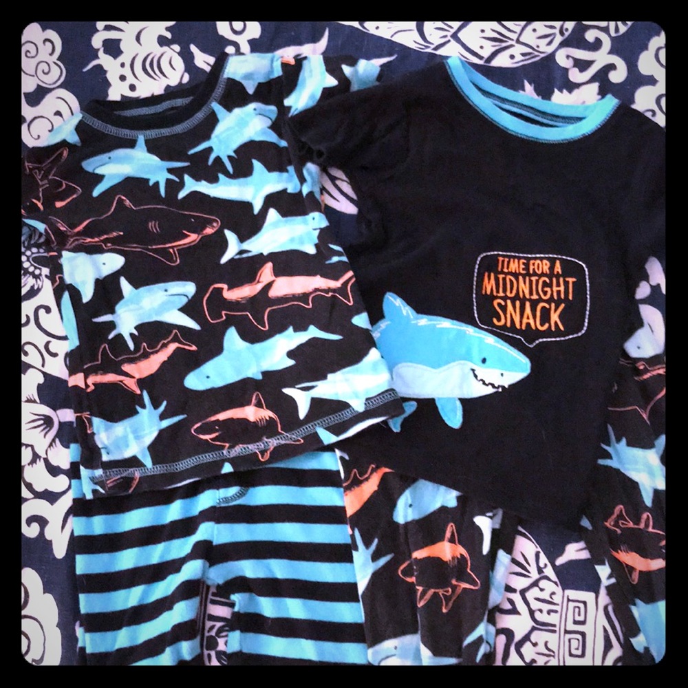 Carter’s 3T pajama set. Gently worn